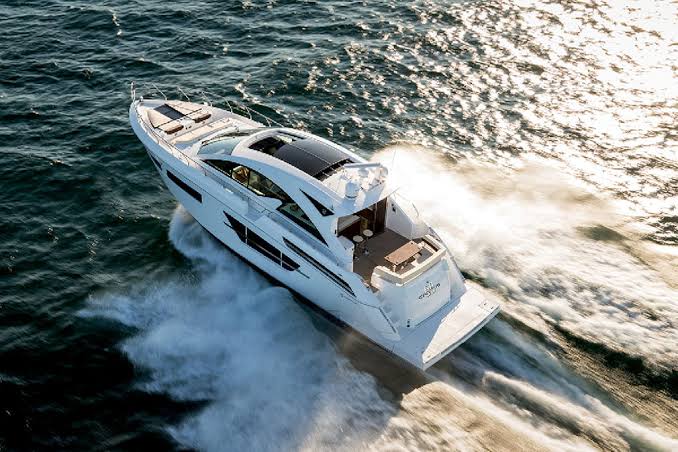 Luxury Cruising Yacht